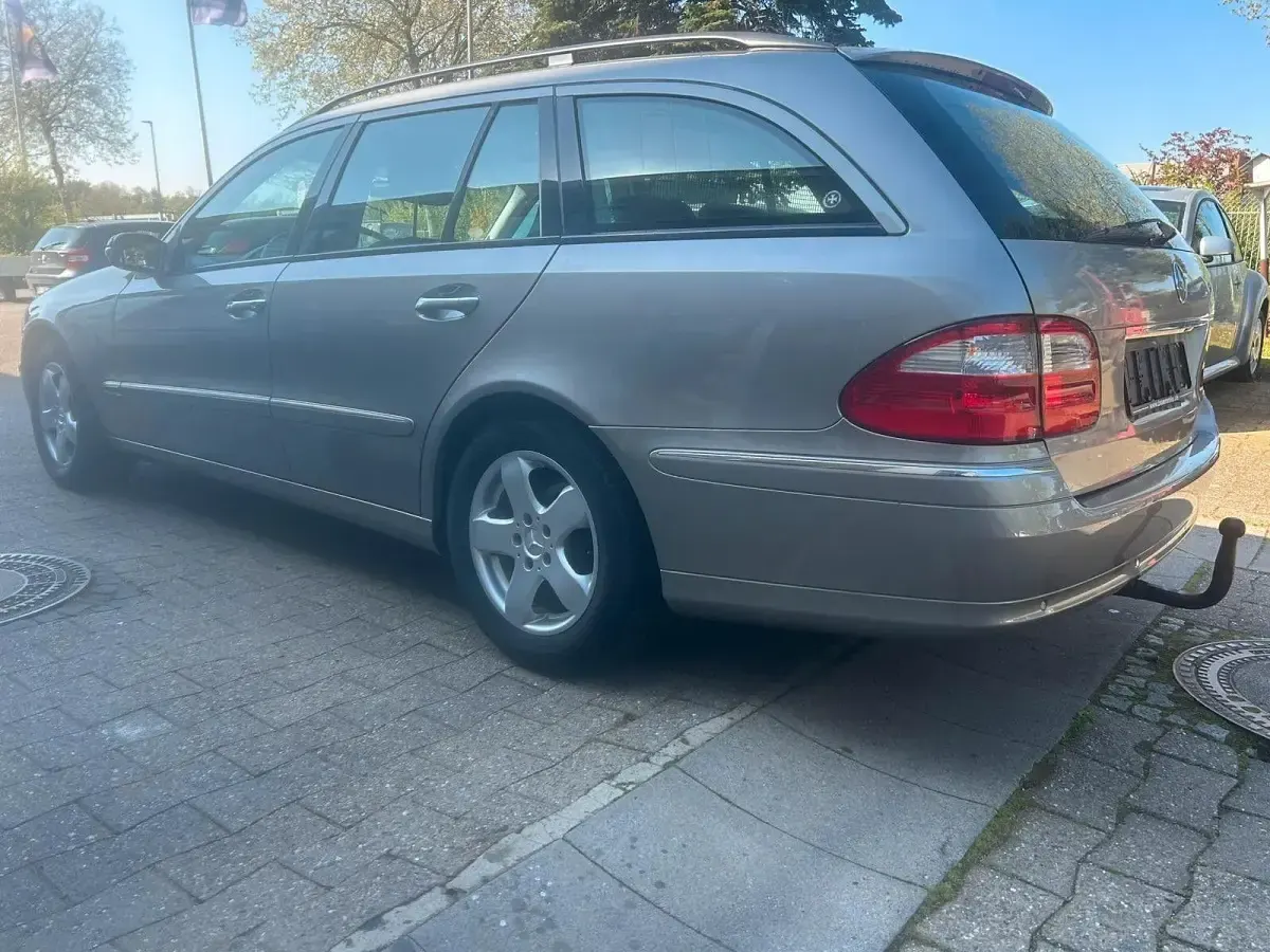 Second-hand Mercedes E220 Elegance 150 CP (110 kW) 2004 Gri Break