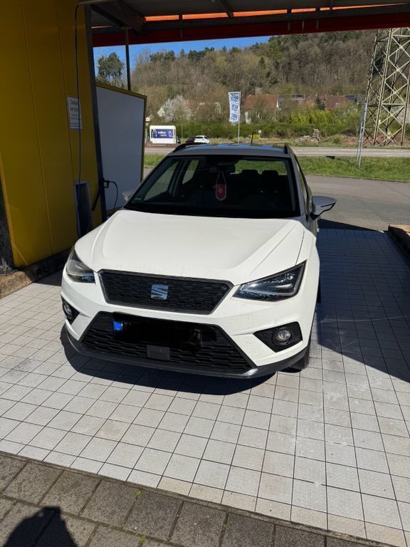 Weiß Gebraucht 2018 Seat Arona Style SUV | 8.400 € (Guter Preis) - Bild 1/4