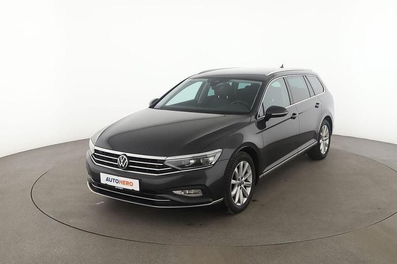 Grau Gebraucht 2020 VW Passat Elegance Kombi | 22.130 € (Etwas zu teuer) - Bild 1/3
