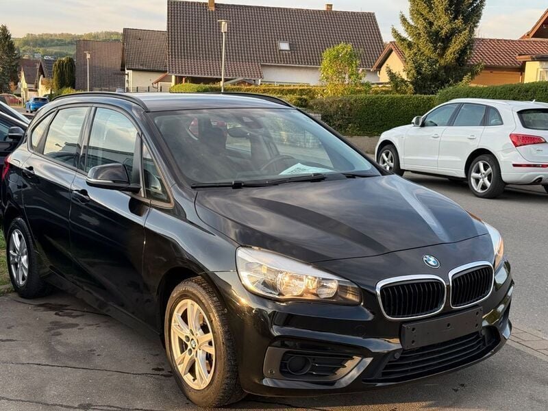 Schwarz Gebraucht 2016 BMW 214 Active Tourer Basis Van / Kleinbus | 8.900 € - Bild 1/4