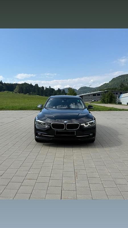 Schwarz Gebraucht 2015 BMW 318 Sport Line Limousine | 10.999 € (Fairer Preis) - Bild 1/4