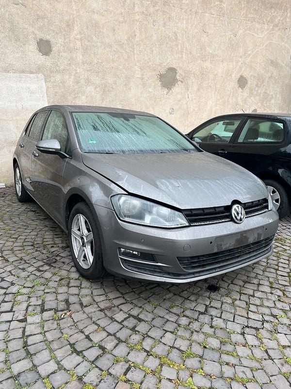 Grau Gebraucht 2015 VW Golf VII Limousine | 5.000 € - Bild 1/4