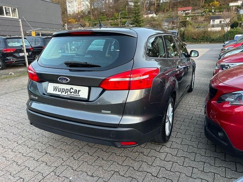 Gebraucht Ford Focus Business Edition 125 PS (91 kW) 2017 Grau Limousine