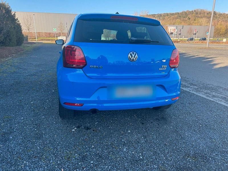 Gebraucht VW Polo 90 PS (66 kW) 2015 Blau Kleinwagen