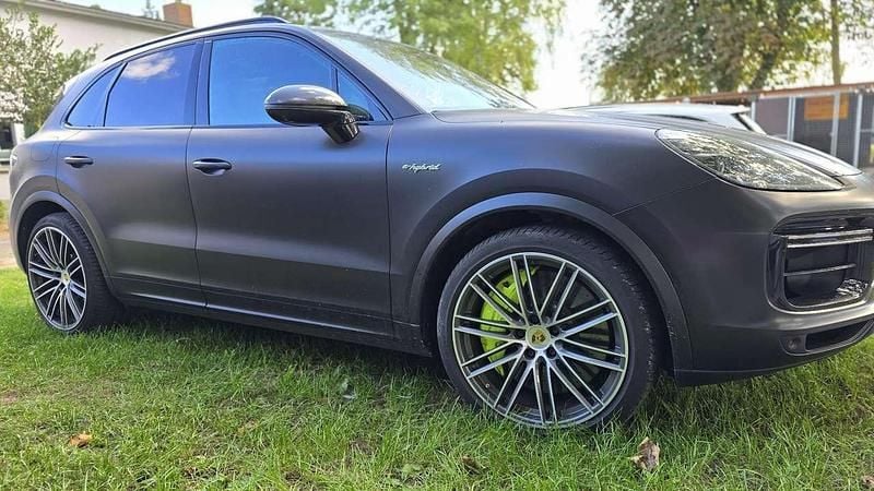 Schwarz Gebraucht 2020 Porsche Cayenne Turbo S SUV | 99.900 € (Fairer Preis) - Bild 1/4