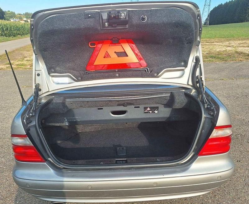 Gebraucht Mercedes CLK230 Elegance 197 PS (144 kW) 2003 Silber Cabrio