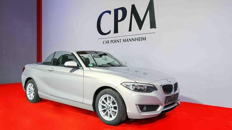 Grau Gebraucht 2017 BMW 220 Sport Line Cabrio | 17.750 € (Fairer Preis) - Bild 1/4
