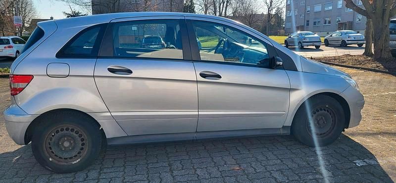 Gebraucht Mercedes B170 116 PS (85 kW) 2005 Silber Van / Kleinbus