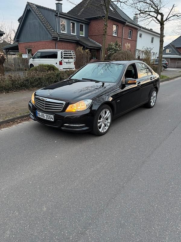 Gebraucht Mercedes C180 156 PS (114 kW) 2011 Schwarz Limousine