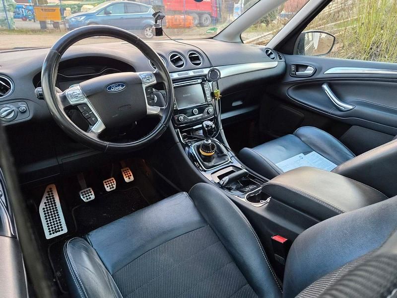 Gebraucht Ford S-MAX Titanium 160 PS (117 kW) 2011 Schwarz Van / Kleinbus