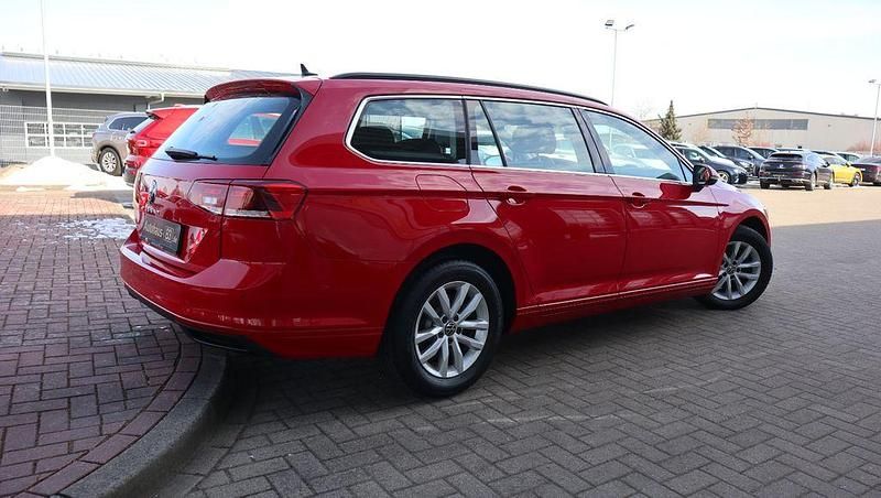 Gebraucht VW Passat Business 122 PS (89 kW) 2023 Rot Kombi