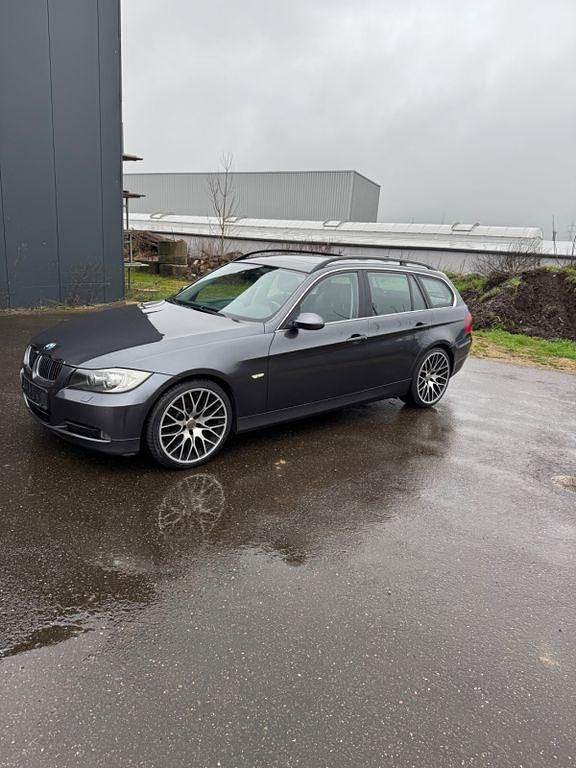 Gebraucht BMW 325 197 PS (144 kW) 2007 Grau Kombi