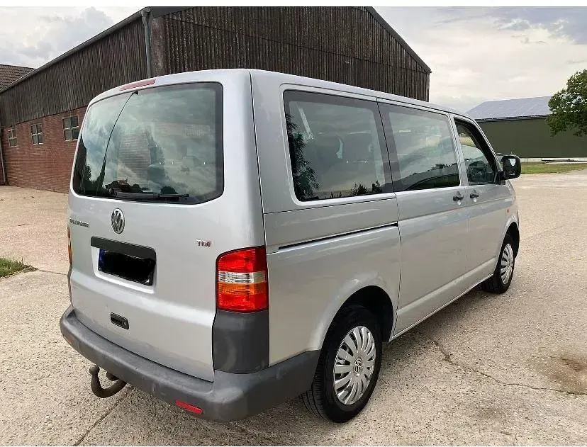 Usado VW Caravelle 131 CV (96 kW) 2007 Plateado Van