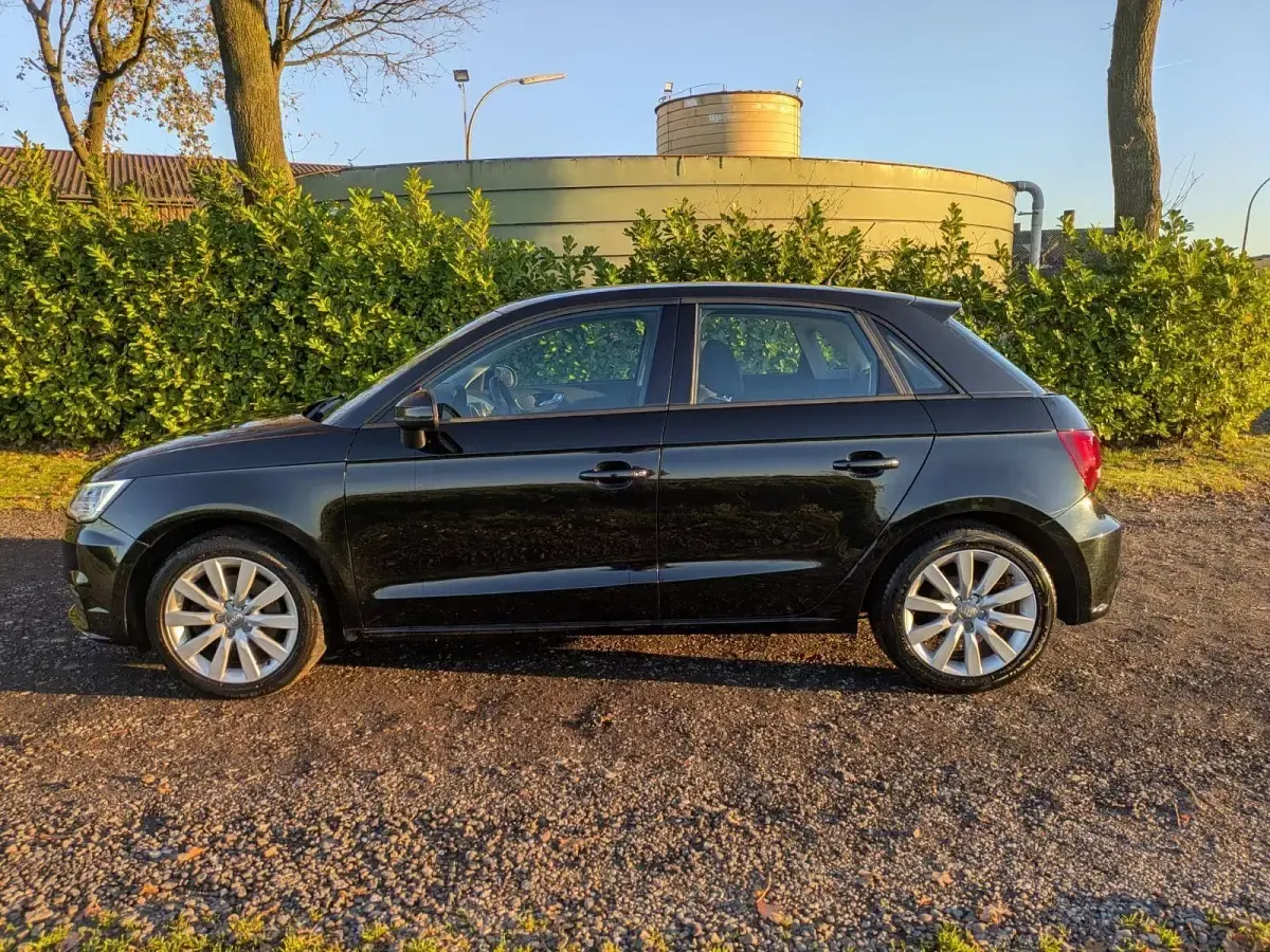 Gebraucht Audi A1 Sportback Ambiente 116 PS (85 kW) 2015 Schwarz Kleinwagen
