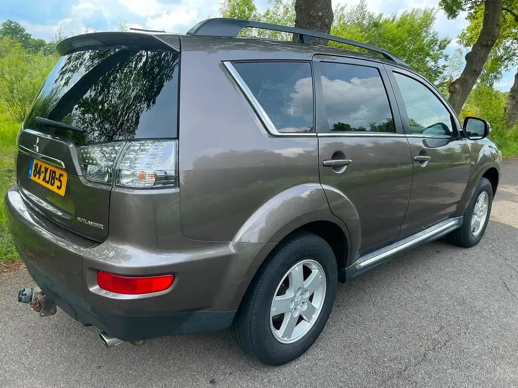 Gebraucht Mitsubishi Outlander Edition 147 PS (108 kW) 2012 Braun SUV