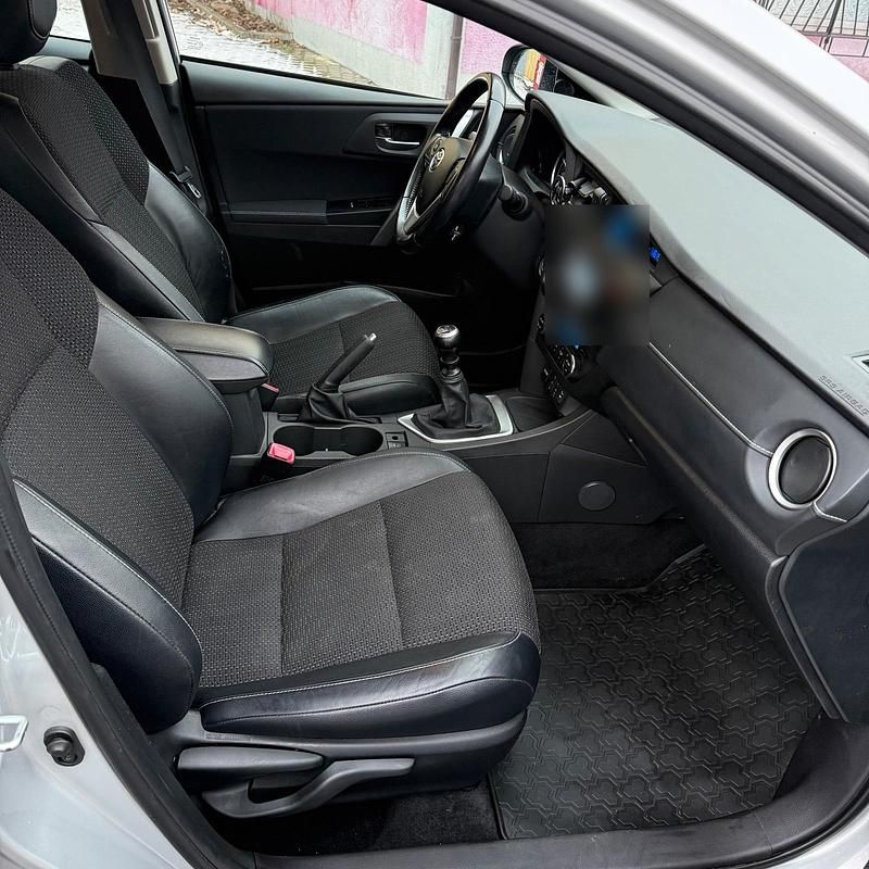 Gebraucht Toyota Auris 124 PS (91 kW) 2015 Grün Limousine