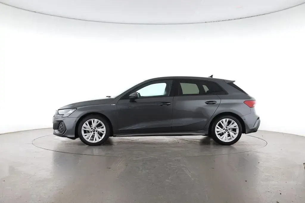 Second-hand Audi A3 S-Line 150 CP (110 kW) 2025 Gri Berlinǎ