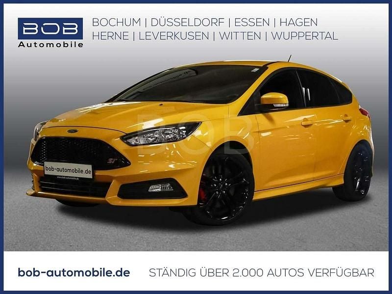 Gelb Gebraucht 2018 Ford Focus ST Limousine | 20.280 € (Fairer Preis) - Bild 1/3