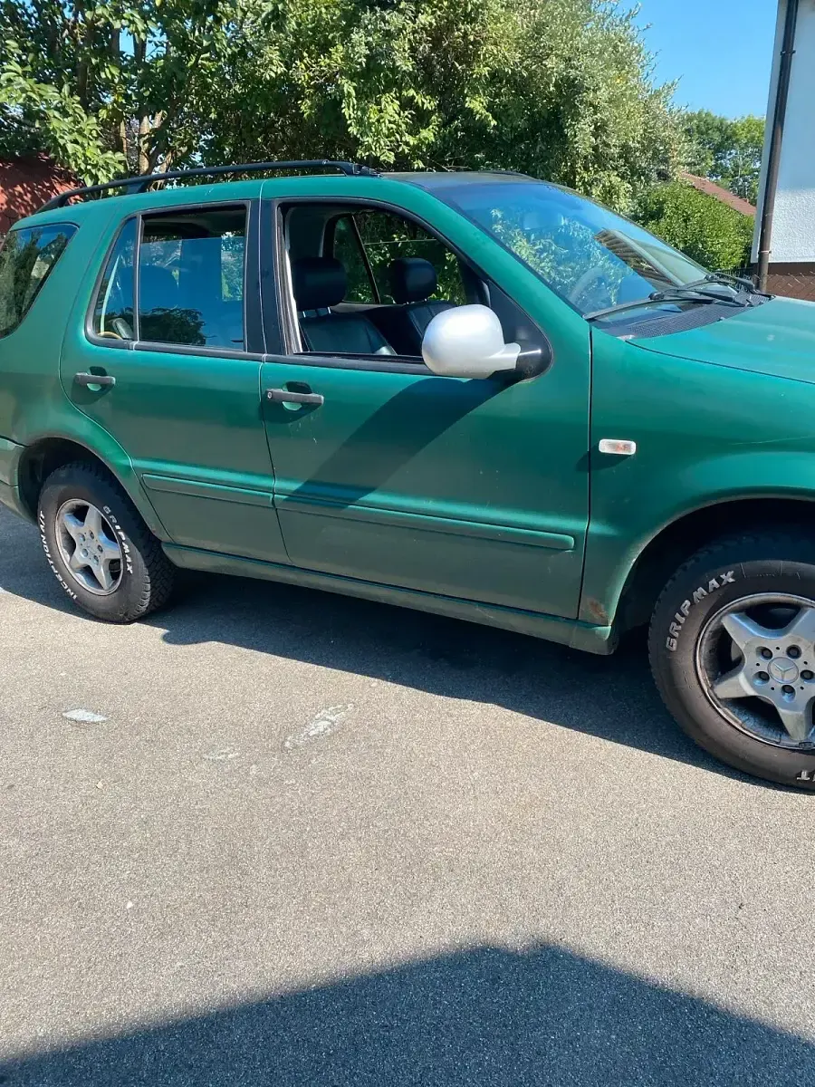 Gebraucht Mercedes ML270 163 PS (119 kW) 2001 Grün SUV