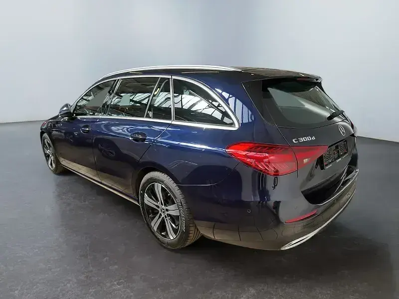 Gebraucht Mercedes C300 Avantgarde 265 PS (194 kW) 2023 Blau Limousine