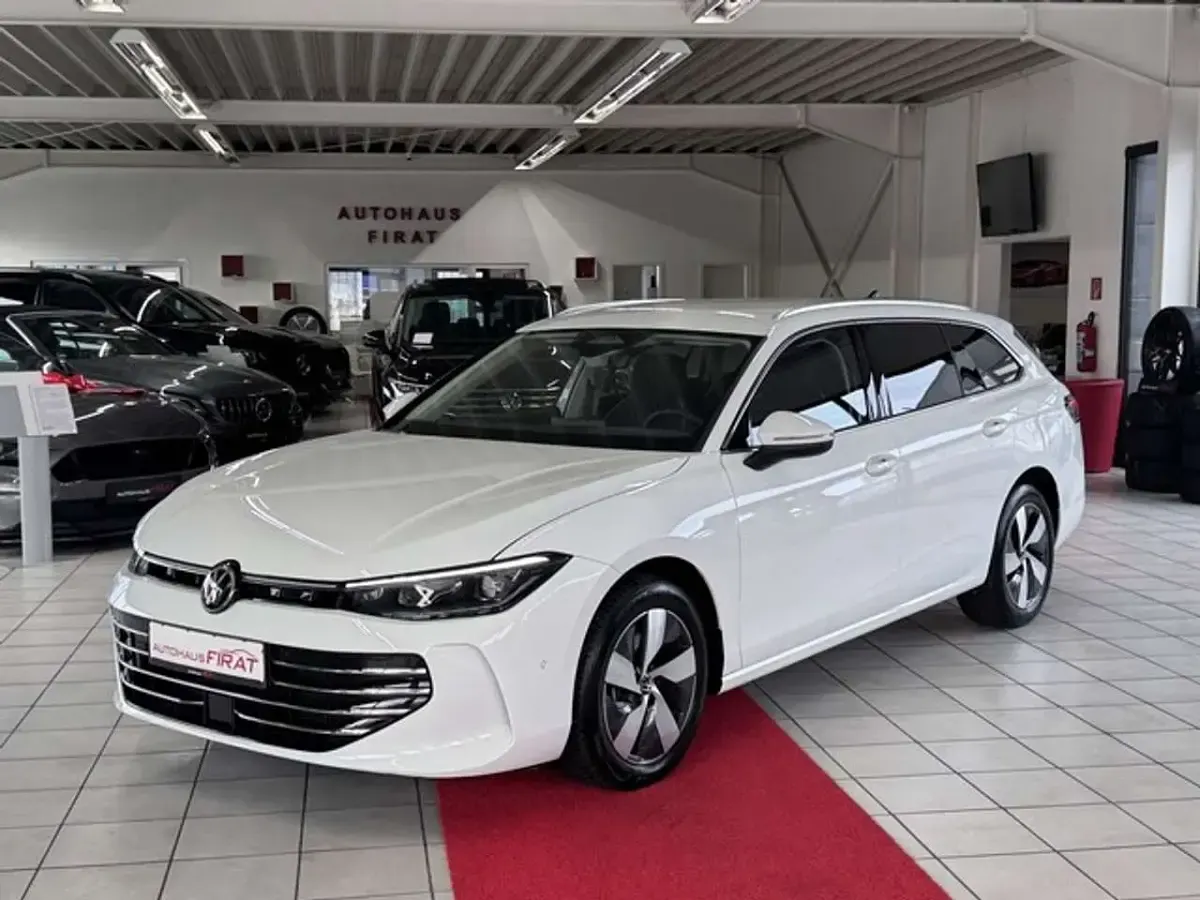 Gebraucht VW Passat 150 PS (110 kW) 2025 Weiß Kombi