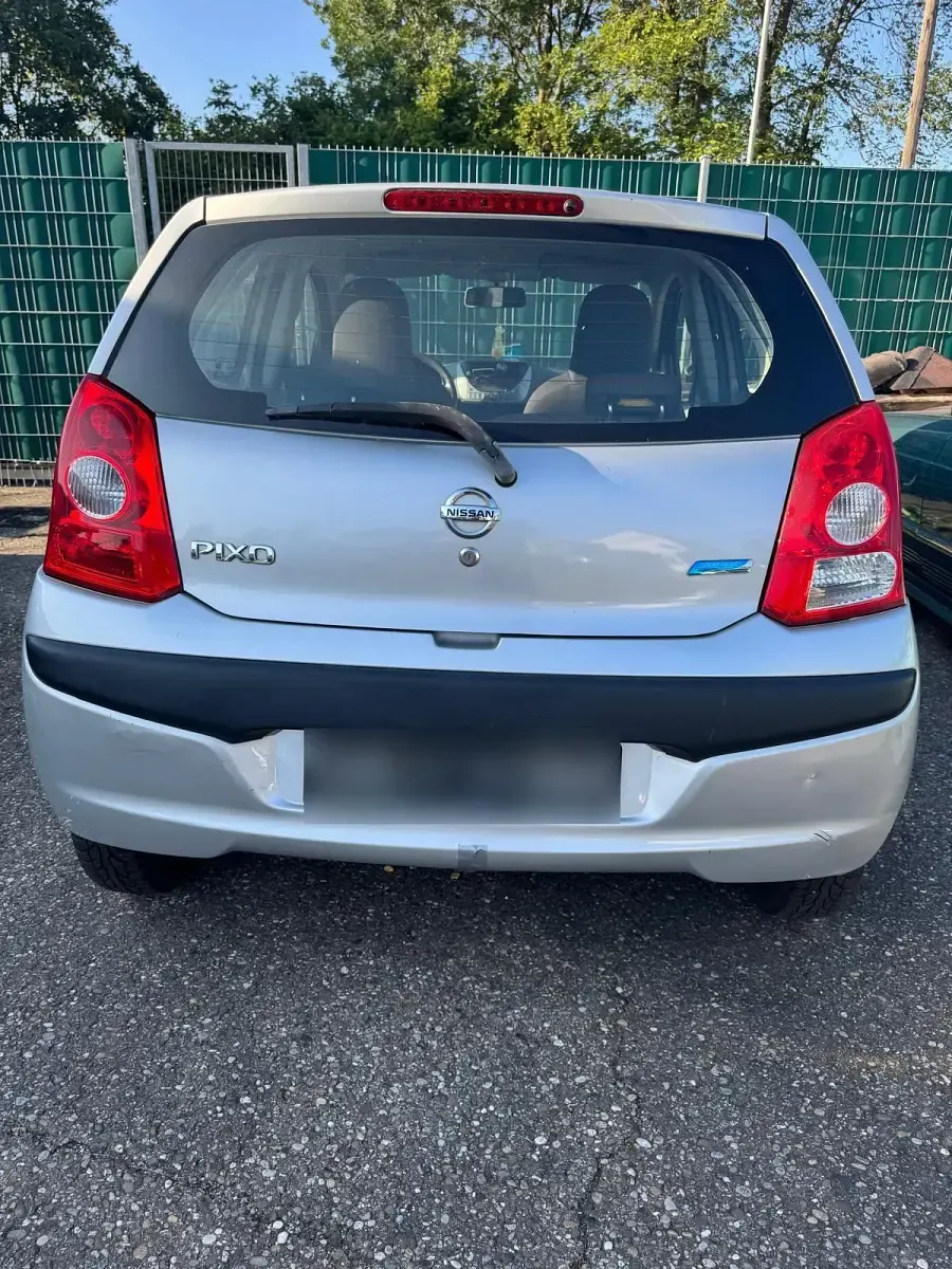 Gebraucht Nissan Pixo 68 PS (50 kW) 2009 Silber Kleinwagen