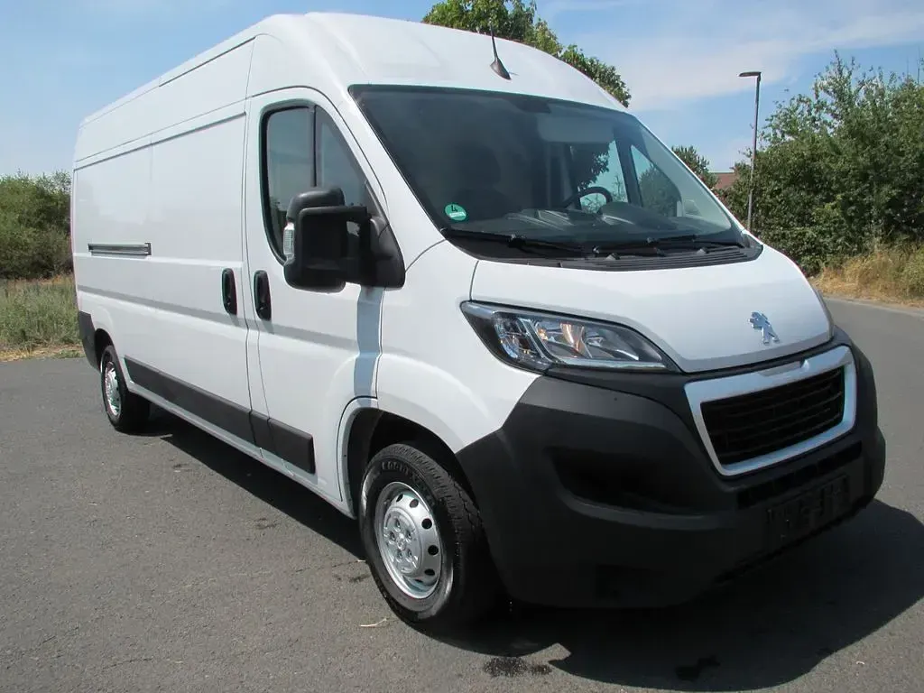 Gebraucht Peugeot Boxer 140 PS (102 kW) 2023 Weiß Van