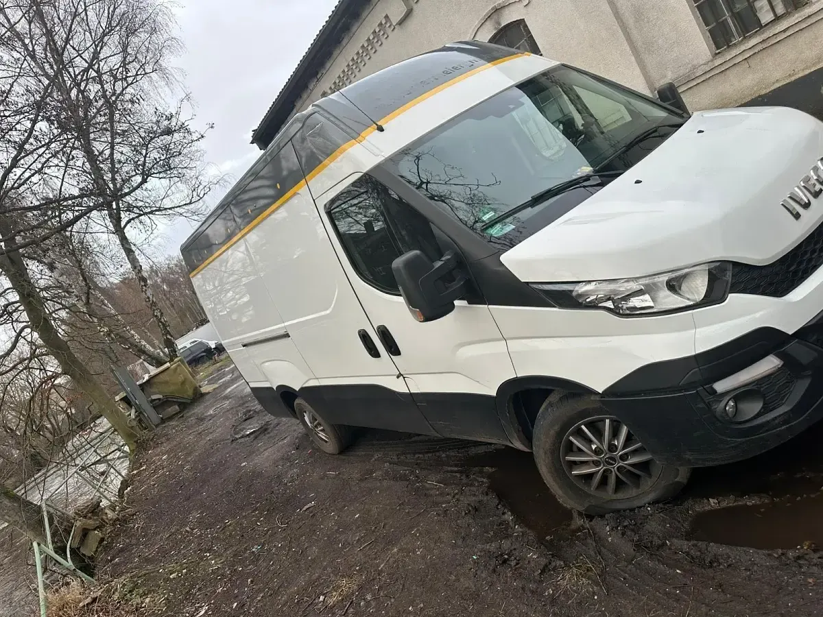Second-hand Iveco Daily 126 CP (92 kW) 2016 Alb Monovolum