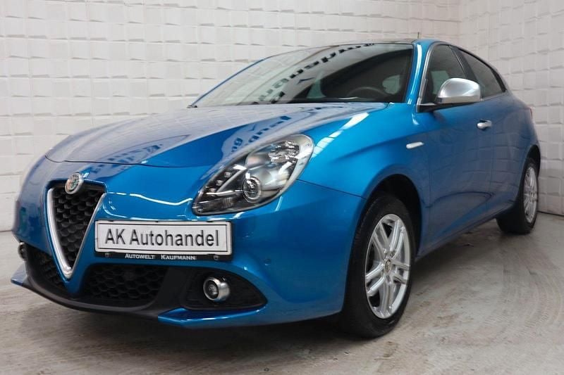 Blau Gebraucht 2018 Alfa Romeo Giulietta Super Kombi | 10.890 € (Fairer Preis) - Bild 1/4