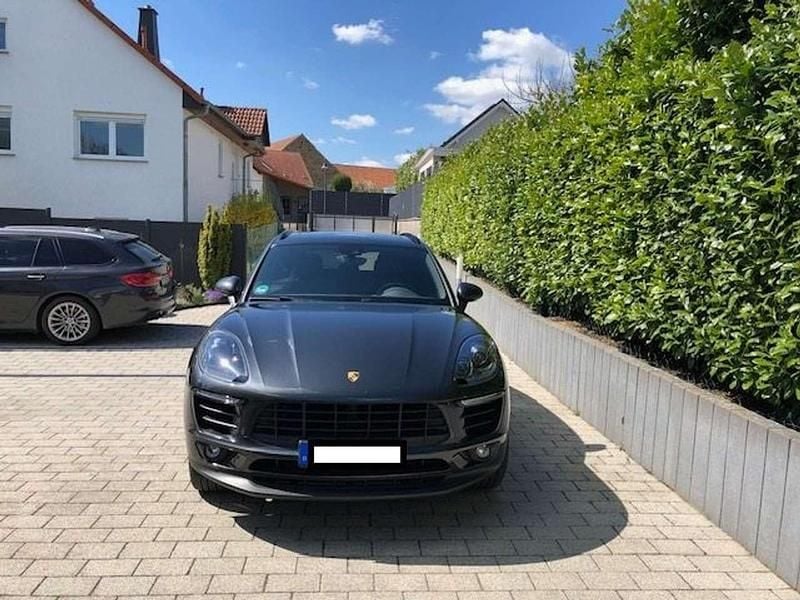 Gebraucht Porsche Macan 252 PS (185 kW) 2018 Vulkangraumetallic SUV