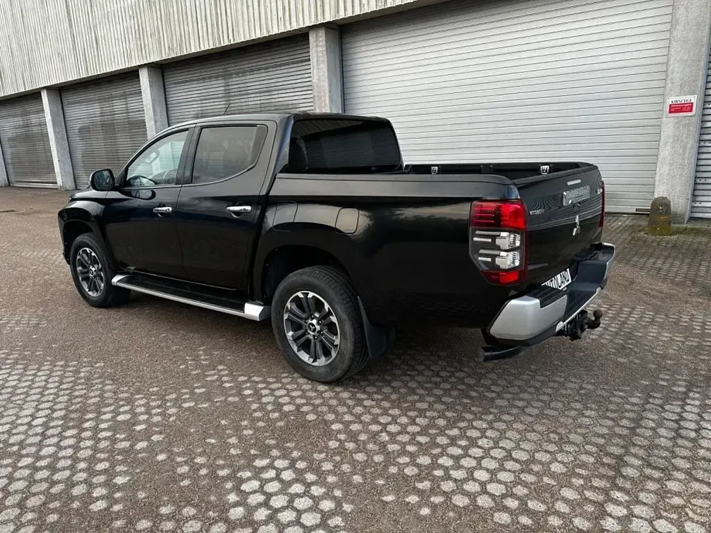 Gebraucht Mitsubishi L200 Top 150 PS (110 kW) 2020 Schwarz Pickup