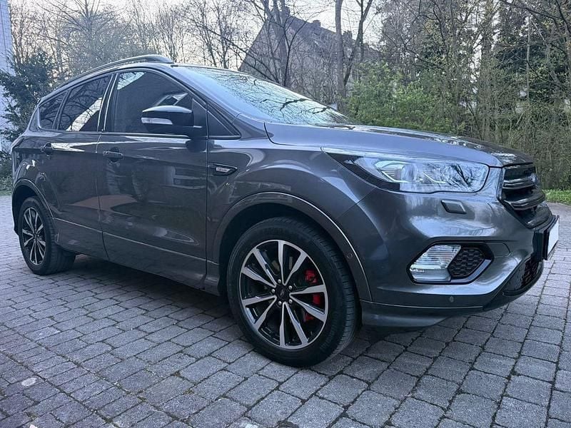 Gebraucht Ford Kuga ST-Line 179 PS (131 kW) 2019 Grau SUV