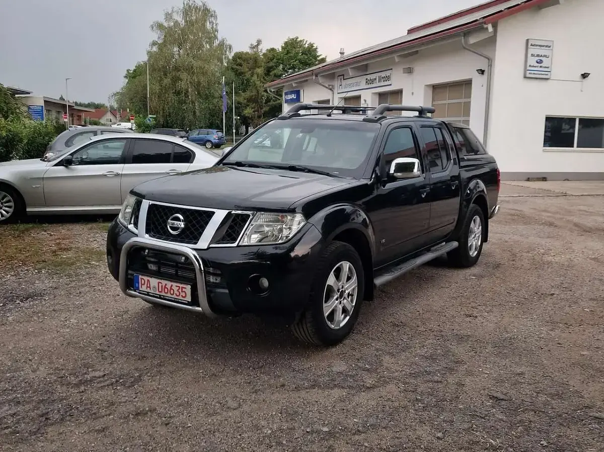 Gebraucht Nissan Navara 231 PS (169 kW) 2011 Black (m) Pickup