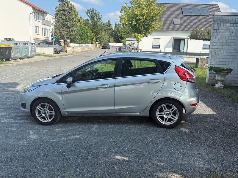 Silber Gebraucht 2013 Ford Fiesta Titanium Kleinwagen | 4.199 € (Superpreis) - Bild 1/4