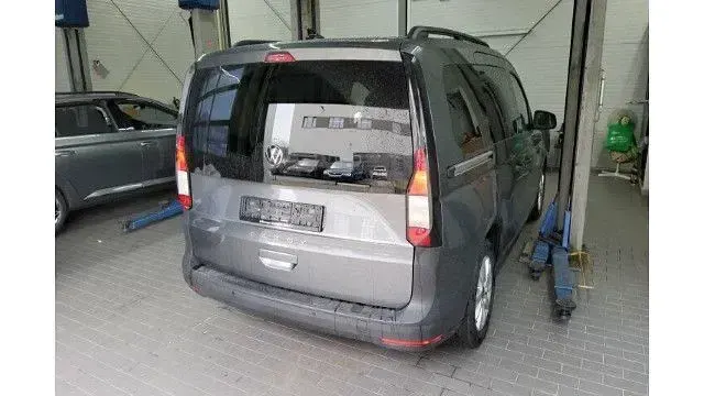 Gebraucht VW Caddy California 114 PS (83 kW) 2023 Indiumgrau metallic Van / Kleinbus