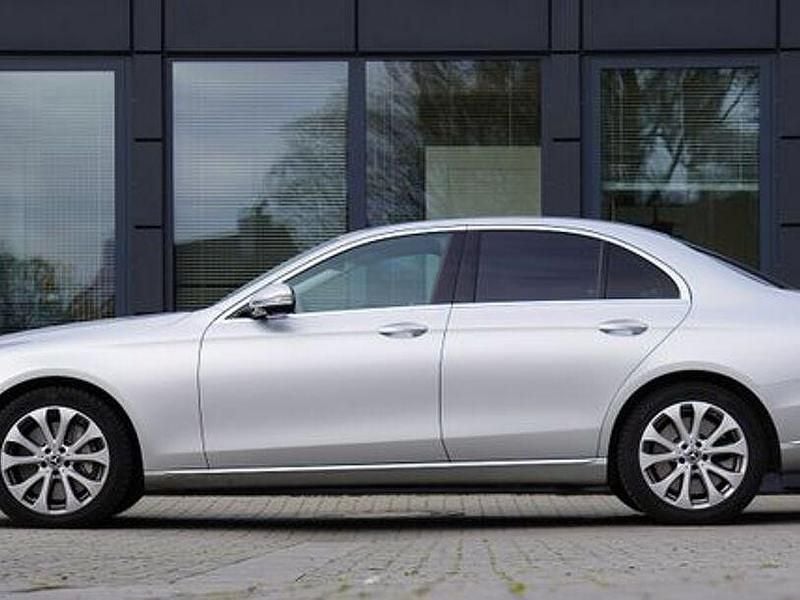 Gebraucht Mercedes E400 Exclusive 333 PS (244 kW) 2017 Iridiumsilber Limousine