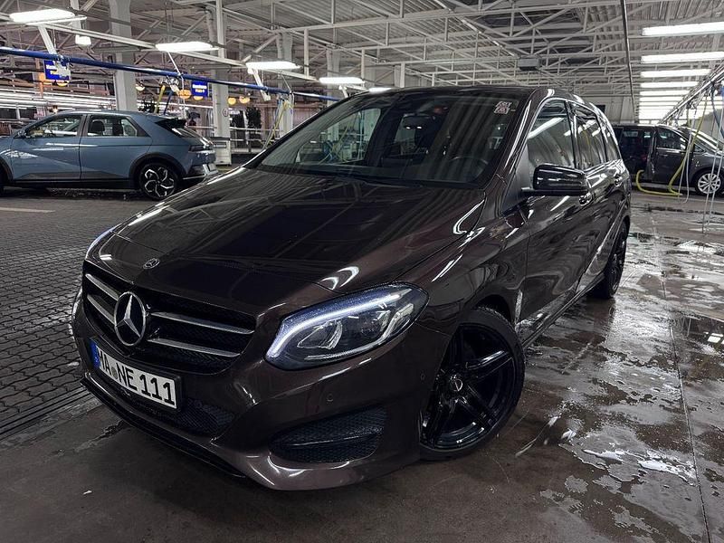 Gebraucht Mercedes B220 Urban 170 PS (125 kW) 2018 Braun Kleinwagen