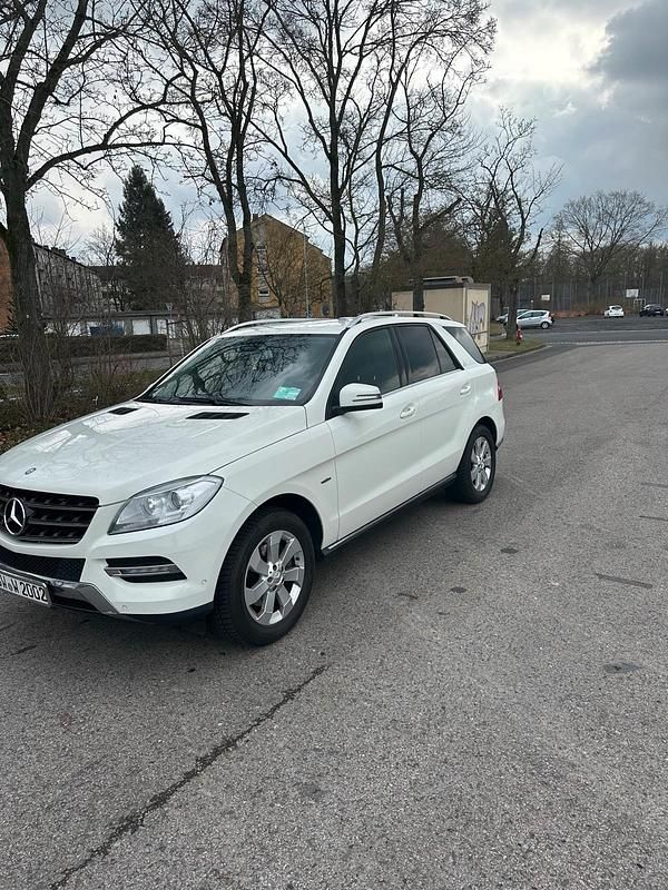 Weiß Gebraucht 2012 Mercedes ML250 SUV | 13.500 € (Guter Preis) - Bild 1/4