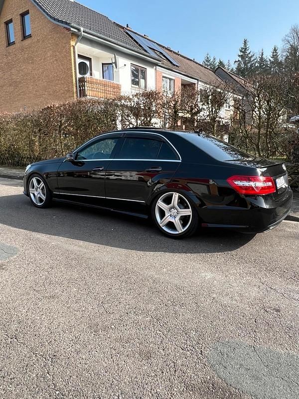 Gebraucht Mercedes E500 AMG 388 PS (285 kW) 2011 Schwarz Limousine