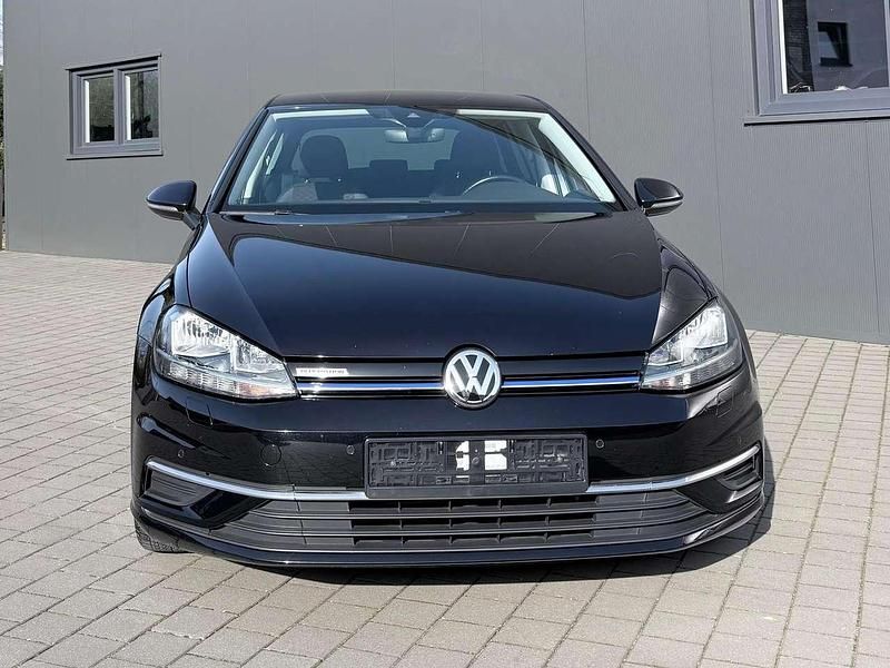 Gebraucht VW Golf VII IQ Drive 131 PS (96 kW) 2019 Deep black perleffekt Kleinwagen