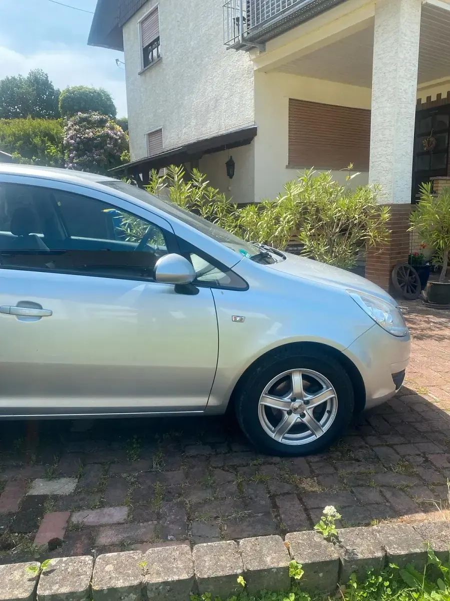 Gebraucht Opel Corsa 90 PS (66 kW) 2008 Silber Kleinwagen