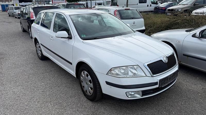 Weiß Gebraucht 2008 Skoda Octavia Ambiente Kombi | 1.799 € (Guter Preis) - Bild 1/4