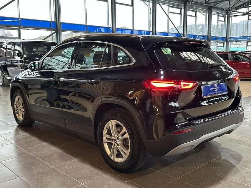 Gebraucht Mercedes GLA180 136 PS (100 kW) 2024 Schwarz SUV