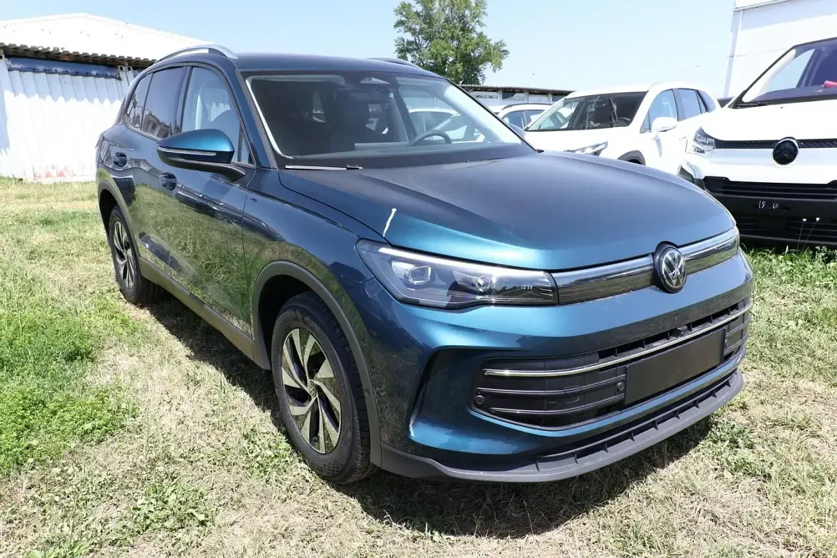Neu VW Tiguan IQ Drive 150 PS (110 kW) 2026 Nightshade blue metallic SUV