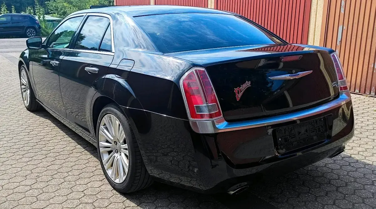 Begagnad Chrysler 300C 2014 Svart Sedan