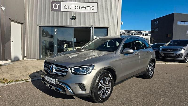 Silber Gebraucht 2019 Mercedes GLC200 SUV | 32.499 € (Teuer) - Bild 1/4
