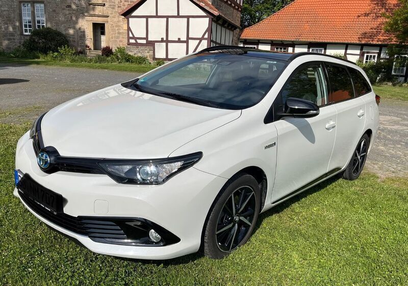 Weiß Gebraucht 2017 Toyota Auris Touring Sports Style Kombi | 14.500 € (Fairer Preis) - Bild 1/4
