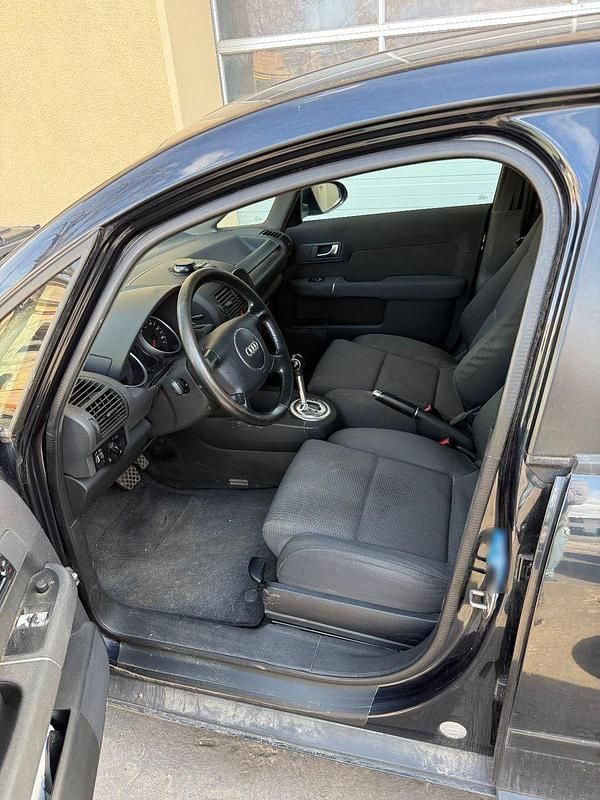 Second-hand Audi A2 61 CP (44 kW) 2001 Negru Hatchback