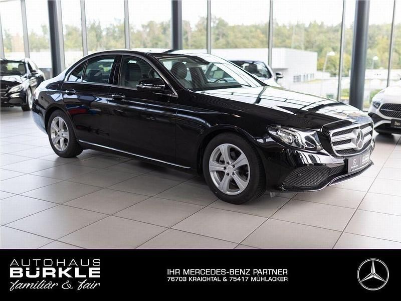 Schwarz Gebraucht 2017 Mercedes E220 Avantgarde Limousine | 29.980 € (Fairer Preis) - Bild 1/4