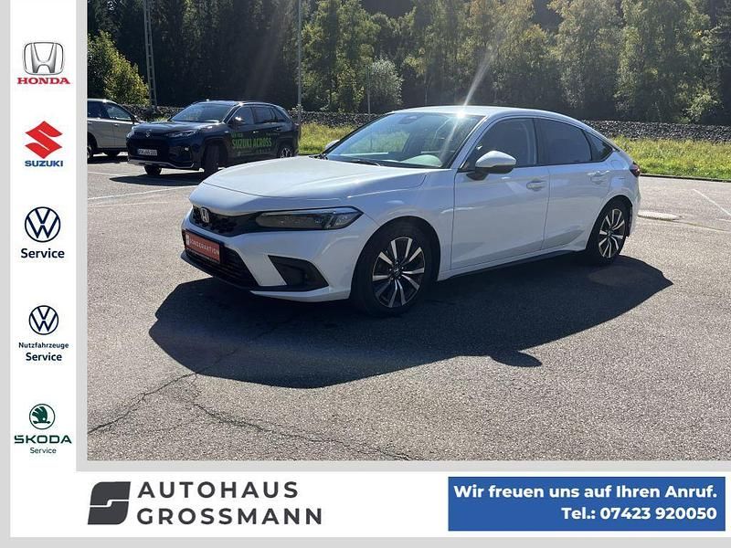 Platinum white pearl Gebraucht 2024 Honda Civic Elegance Limousine | 32.900 € (Superpreis) - Bild 1/4